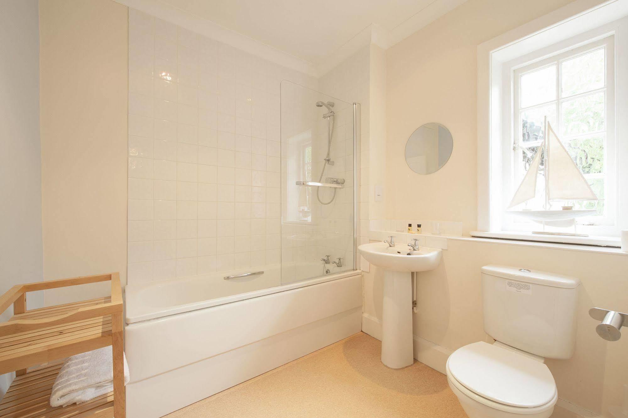 The Fishbourne Bed & Breakfast Fishbourne  Exterior photo